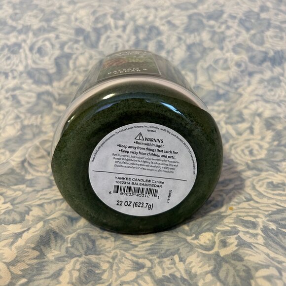 Yankee Candle Basalm and Cedar 22oz Jar Candle - Picture 2 of 3